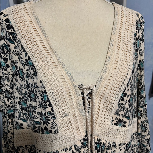 Torrid Floral Lace-Up Skater Dress - Black and Cream size 2 - Picture 7 of 16